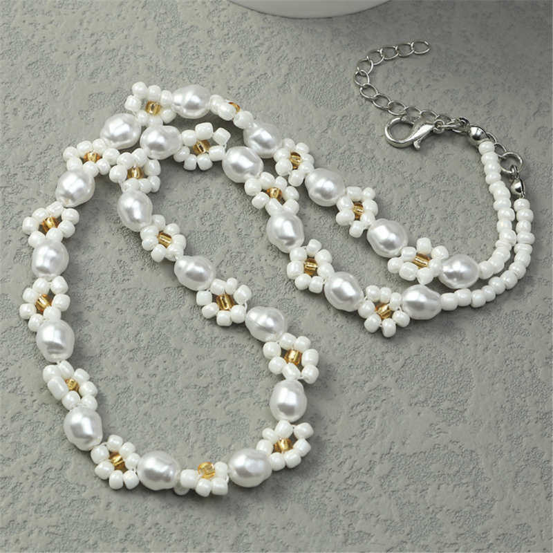 Handmade Pearl Beaded Daisy Flower Necklace